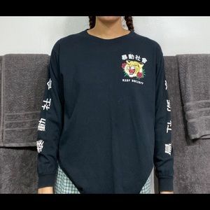 Long sleeve graphic tee